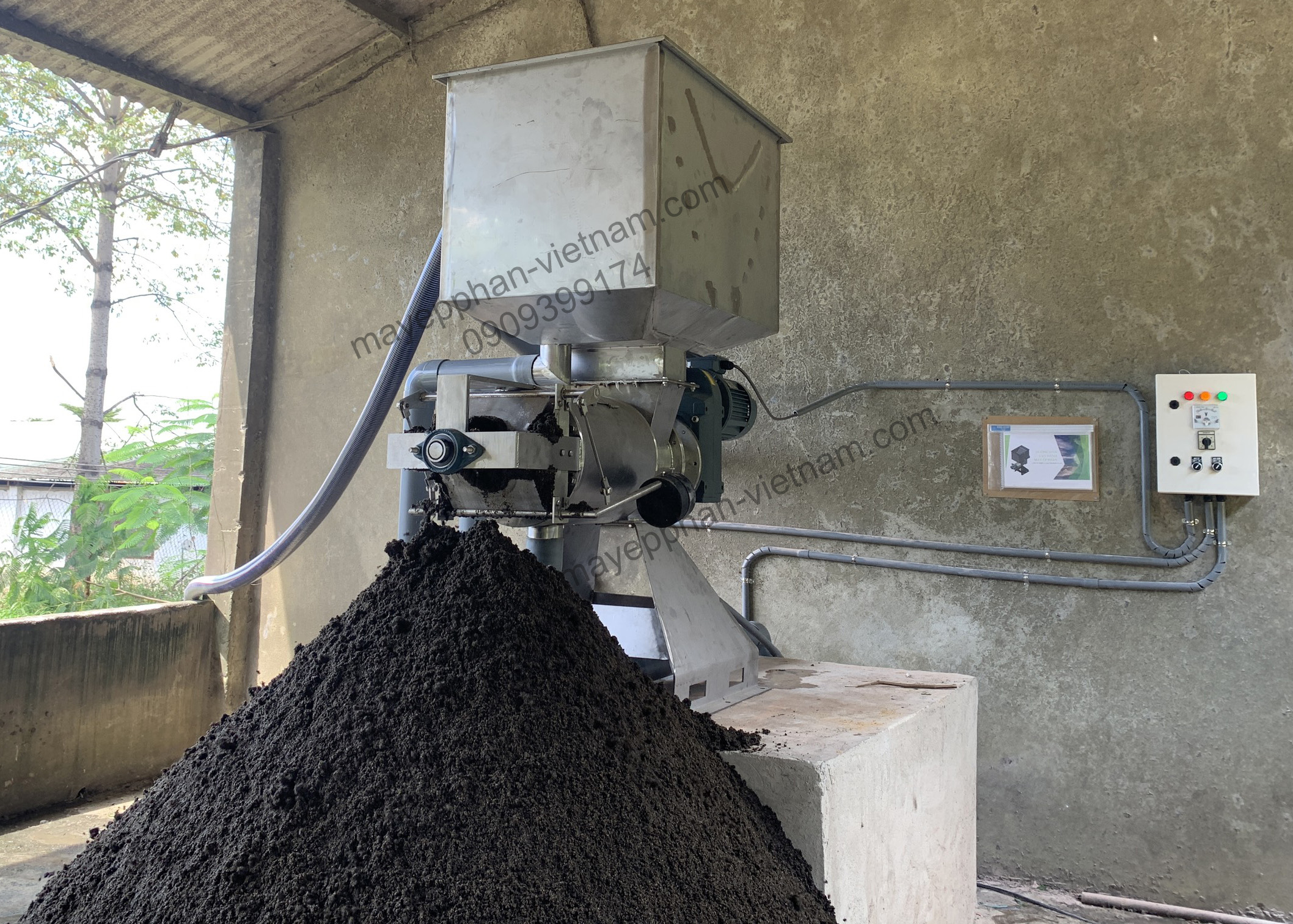 máy ép tách phân cho trang trại 12.000 heo thịt Lộc Ninh